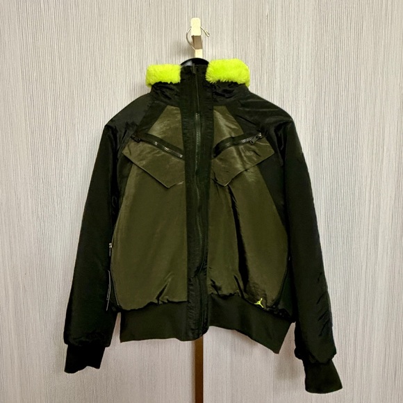 Nike Air Jordan Reversible Bomber JacketOlive / Cyber GreenWomen’s Large